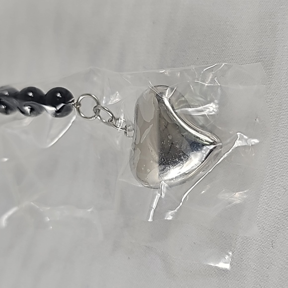 Black Beaded Bracelet with Heart Charm - Picture 3 of 4